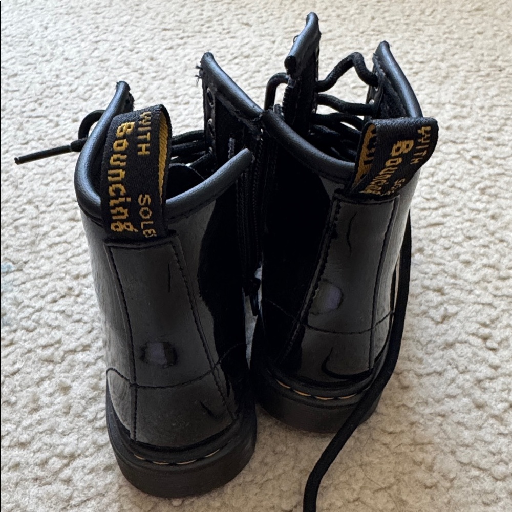 Dr Martens kids Patent Leather Boots like new! - Picture 4 of 5